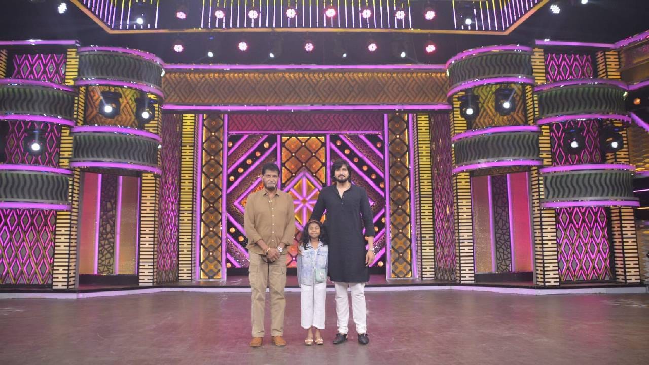 एका कार्यक्रमाने तीन पिढ्यांना एकत्र आणत दिलेला आनंद आणि त्याच्याशी निर्माण झालेलं भावनिक नातं या विशेष भागातून अनुभवायला मिळणार आहे. संदीप पाटील, चिराग पाटील आणि चिमुकली रियाना यांनी कलाकारांसोबत घालवलेले आनंदाचे क्षण आणि हास्याने भरलेले वातावरण या भागाला आणखी खास बनवणार आहे.
