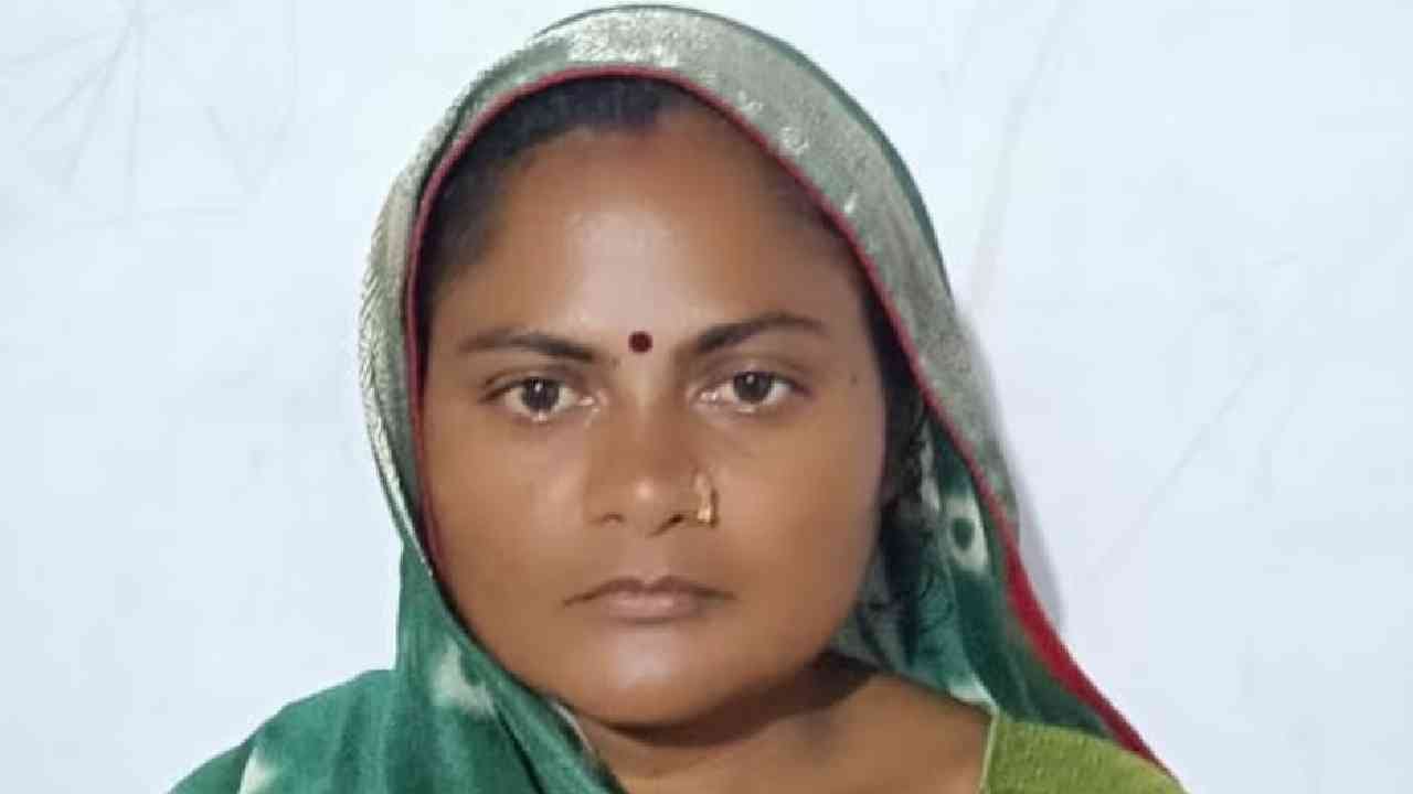 गावकडची सिया, एकाने मन भरलं नाही मग दुसरा नवरा, त्यानंतर तिसरा आणि आता चौथ्यासाठी तिने... गावकडची सिया, एकाने मन भरलं नाही मग दुसरा नवरा, त्यानंतर तिसरा आणि आता चौथ्यासाठी तिने...