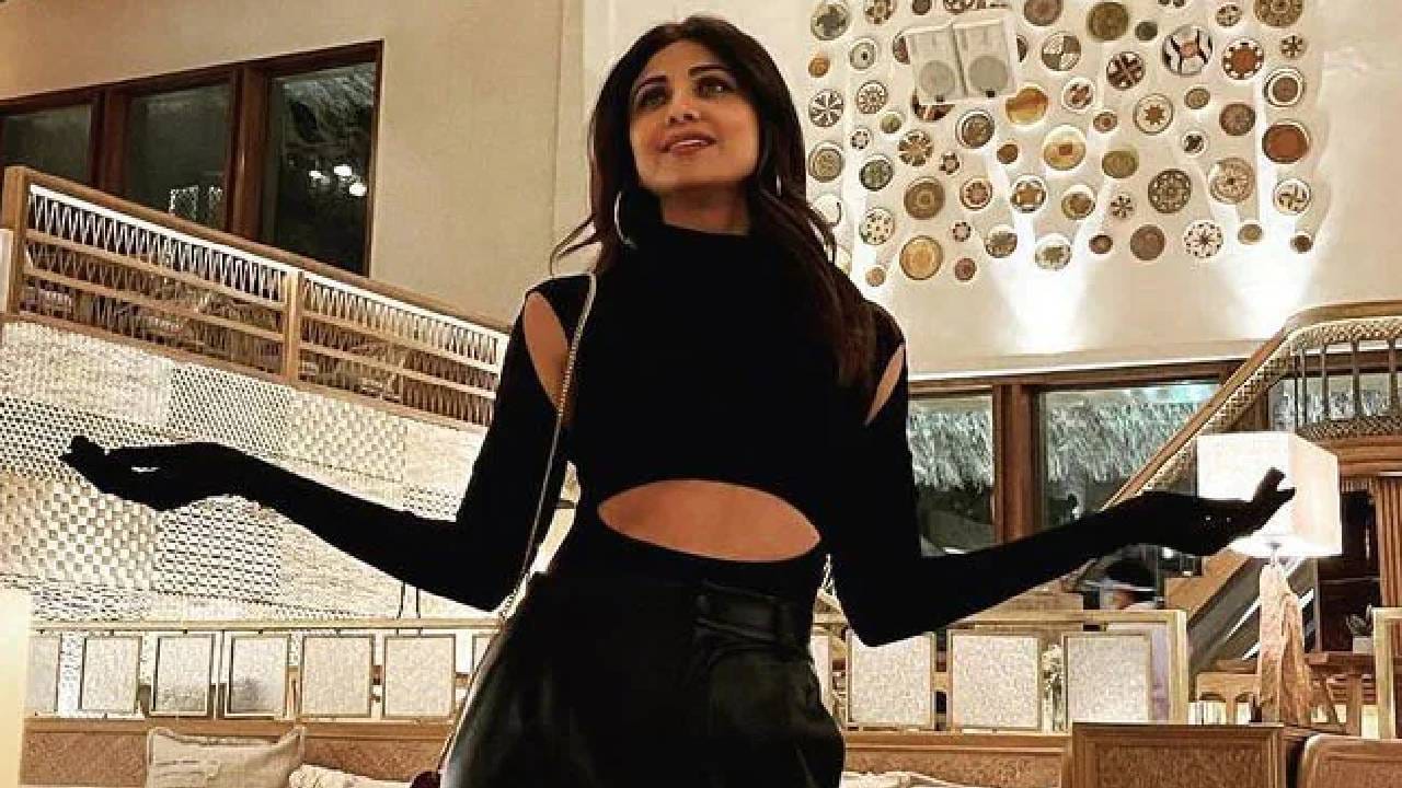 राज कुंद्राने यावेळी असाही खुलासा केला की, बिझनेसमध्ये त्यांच्यासाठी वास्तूला विशेष महत्त्व आहे. बॅस्टियनचं कोणतंही नवीन आऊटलेट सुरू करण्यापूर्वी वास्तू तज्ज्ञ आणि पंडित संपूर्ण जागेची सखोल पाहणी करतात. सर्वकाही अनुकूल आढळल्यानंतरच नवीन रेस्टॉरंट सुरू केलं जातं, असं त्याने सांगितलं.