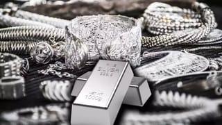 Gold- Silver Rate : सोन्यापाठोपाठ चांदीचीही गुड न्यूज, एकाच फटक्यात 1 किलो चांदी…  पटापट जाणून घ्या