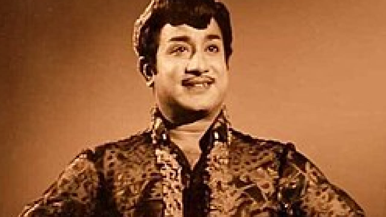 7 व्या वर्षी सोडलं शिक्षण, 300 चित्रपटांमध्ये केलं काम, एकाच चित्रपटात साकारल्या 9 भूमिका, मृत्यूनंतरही या अभिनेत्याचा रेकॉर्ड कायम 7 व्या वर्षी सोडलं शिक्षण, 300 चित्रपटांमध्ये केलं काम, एकाच चित्रपटात साकारल्या 9 भूमिका, मृत्यूनंतरही या अभिनेत्याचा रेकॉर्ड कायम