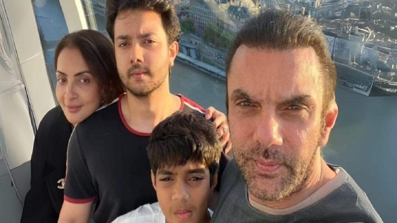 सोहेल खान आणि सीमा सजदेह यांनी 1998 मध्ये पळून लग्न केलं होतं. सीमाच्या कुटुंबीयांना सोहैलसोबतचं तिचं नातं मान्य नव्हतं. त्यांना फिल्म इंडस्ट्रीशी संबंधित कुटुंबात मुलीचं लग्न करून द्यायचं नव्हतं. तरी सीमाने तिच्या कुटुंबीयांच्या विरोधात जाऊन पळून लग्न केलं होतं. या दोघांना योहान आणि निर्वाण ही दोन मुलं आहेत.