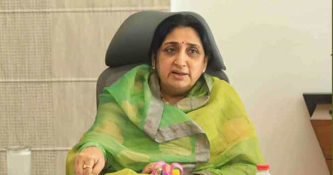 सुनेत्रा पवारांच्या अध्यक्षपदाला आव्हान, 6 दिवसानंतरही नोटीशीला उत्तर नाही; राष्ट्रवादीतच मतभेद?