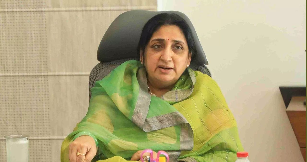 सुनेत्रा पवारांच्या अध्यक्षपदाला आव्हान, 6 दिवसानंतरही नोटीशीला उत्तर नाही; राष्ट्रवादीतच मतभेद? सुनेत्रा पवारांच्या अध्यक्षपदाला आव्हान, 6 दिवसानंतरही नोटीशीला उत्तर नाही; राष्ट्रवादीतच मतभेद?