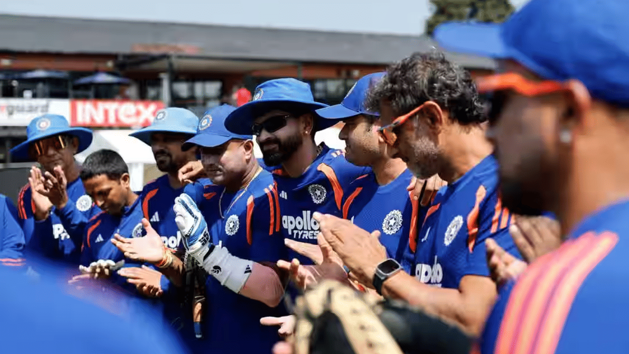IND vs ENG: मँचेस्टरमध्ये पोहोचली टीम इंडिया, भारतीय खेळाडूंवर आली नको ती वेळ; दुसऱ्या टी-20 मॅचपूर्वीचा Video Viral IND vs ENG: मँचेस्टरमध्ये पोहोचली टीम इंडिया, भारतीय खेळाडूंवर आली नको ती वेळ; दुसऱ्या टी-20 मॅचपूर्वीचा Video Viral