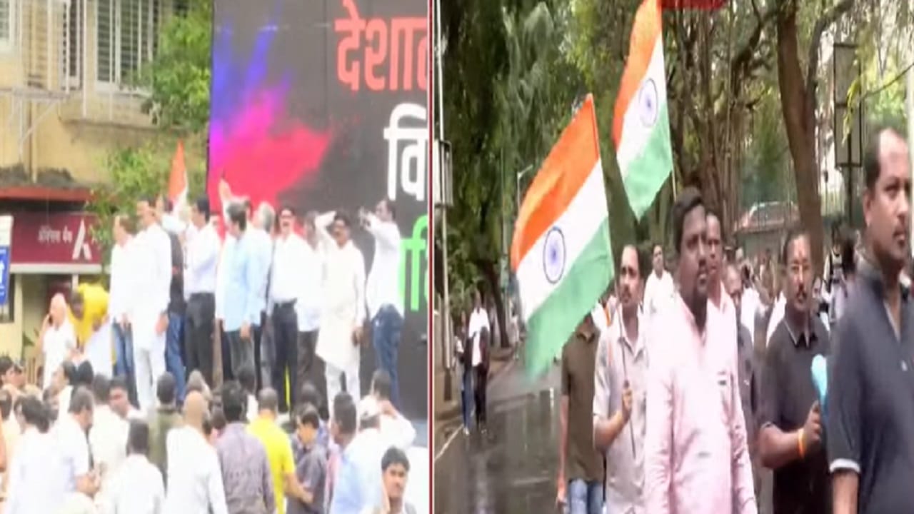 अंध भक्तांविरुद्ध देशभक्त जिंकलेले आहेत... असं देखील उद्धव ठाकरे म्हणाले आहेत. सांगायचं झालं तर, नीट पेपरफुटीनंतर जवळपास 20 विद्यार्थ्यांनी स्वतःचं आयुष्य संपवलं. यानंतर दिल्ली येथेल जंतर – मंतर येथे सीजेपीने आंदोलनास सुरुवात केली. त्यानंतर विद्यार्थ्यांच्या बाजूनं उभं राहत सोनम वांगचुक उपोषणासाठी बसले.
