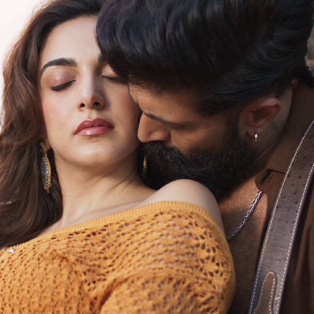 गीतू मोहनदास दिग्दर्शित 'टॉक्सिक' हा चित्रपट येत्या 26 ऑगस्ट रोजी थिएटरमध्ये प्रदर्शित होणार आहे. या चित्रपटात कियारा अडवाणी आणि यश यांच्याशिवाय नयनतारा, तारा सुतारिया, हुमा कुरेशी आणि रुक्मिणी वसंत यांच्याही महत्त्वपूर्ण भूमिका आहेत. 
