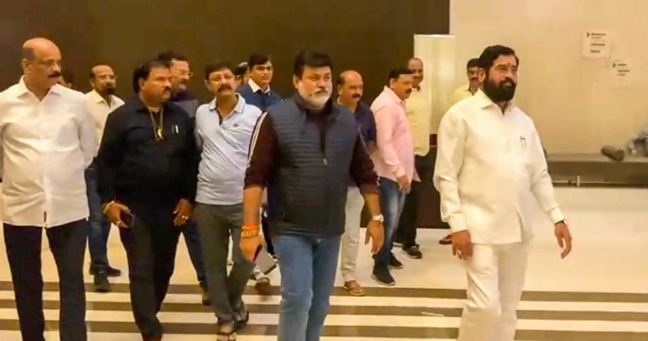 'ऑपरेशन टायगर' कधीच थांबणार नाही, भर सभेत राजकीय बॉम्ब फोडला; शिंदे गटाच्या बड्या नेत्याने सांगितली आतली बातमी 'ऑपरेशन टायगर' कधीच थांबणार नाही, भर सभेत राजकीय बॉम्ब फोडला; शिंदे गटाच्या बड्या नेत्याने सांगितली आतली बातमी