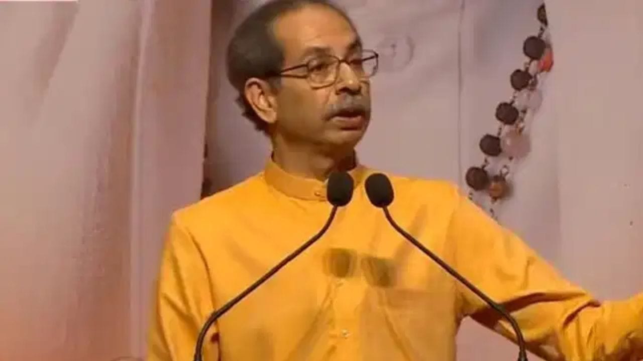 उद्धव ठाकरेंना आणखी एक मोठा धक्का बसणार? आमदारांबाबत मोठी बातमी, राजकीय वर्तुळात खळबळ उद्धव ठाकरेंना आणखी एक मोठा धक्का बसणार? आमदारांबाबत मोठी बातमी, राजकीय वर्तुळात खळबळ