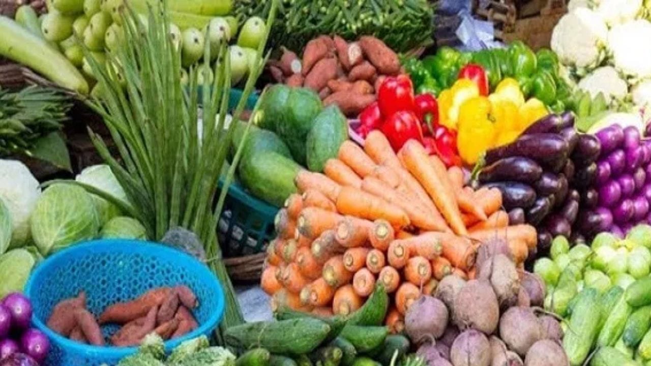 पावसाळ्यात फळे-भाज्या ताज्या ठेवण्यासाठी या सोप्या उपायांचा करा अवलंब पावसाळ्यात फळे-भाज्या ताज्या ठेवण्यासाठी या सोप्या उपायांचा करा अवलंब