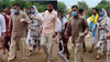 Virat Kohli: आंदोलनादरम्यान विराट कोहली मूग गिळून प्रेमानंद महाराजांकडे..; चाहत्यांनी धारेवरच धरलं