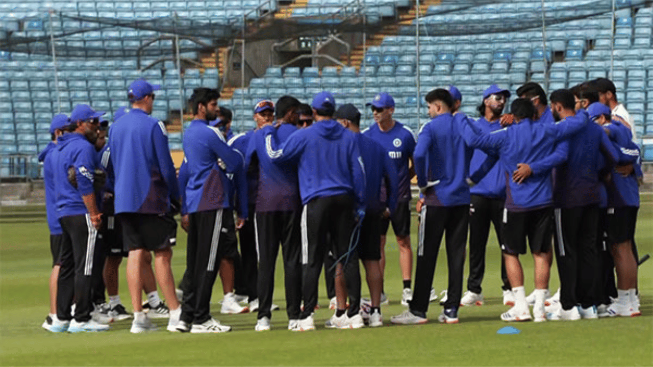 IND vs ENG 1st ODI पूर्वी मोठा ट्विस्ट, संघात मोठी फूट पडल्याची खळबळ समोर; नेमकं काय घडलं? IND vs ENG 1st ODI पूर्वी मोठा ट्विस्ट, संघात मोठी फूट पडल्याची खळबळ समोर; नेमकं काय घडलं?