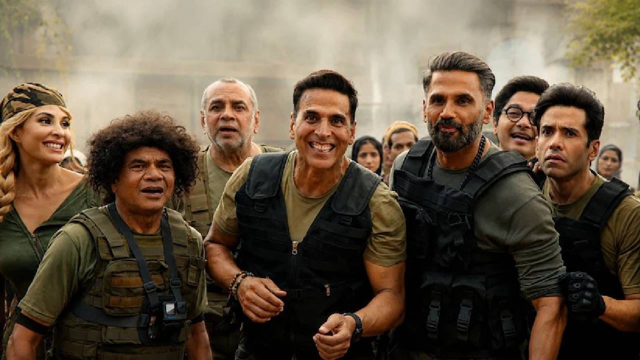 'वेलकम टू द जंगल' हा कॉमेडी चित्रपट सध्या बॉक्स ऑफिसवर धुमाकूळ घालत आहे. या चित्रपटाने पाच दिवसांत 77 कोटी रुपयांहून अधिक कमाई केली आहे. या चित्रपटाला प्रेक्षक आणि समिक्षकांकडून चांगला प्रतिसाद मिळत आहे. ज्या वेगाने या चित्रपटाची कमाई होत आहे, त्यानुसार हा लवकरच 100 कोटींच्या क्लबमध्ये एण्ट्री करणार असल्याचं दिसतंय.