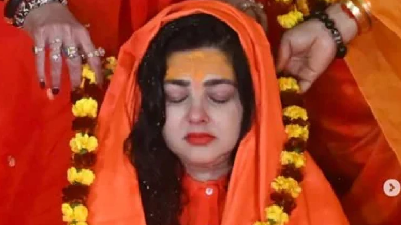 ममता कुलकर्णी यांनी कुंभ मेळ्यात महिलांनाही समान संधी मिळायला हवी असे मत व्यक्त केले. धार्मिक परंपरा आणि आध्यात्मिक कार्यक्रमांमध्ये महिला आखाड्यांनाही योग्य स्थान मिळणे आवश्यक असून, त्यांना वगळणे योग्य नसल्याचे त्यांनी सांगितले.