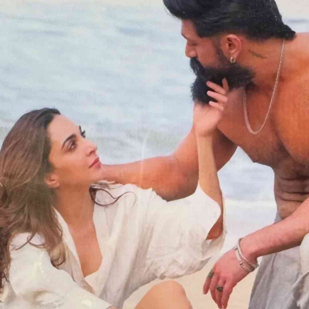 यशच्या चित्रपटात पाच अभिनेत्री काम करतायत. यात कियारा आडवणीशिवाय नयनतारा, रुक्मिणी वसंत, हुमा कुरैशी आणि तारा सुतारिया यांचा समावेश आहे. कियारा चित्रपटात यशच्या लव इंटरेस्टचा रोल प्ले करत आहे. तिचं नाव नादिया आहे. 