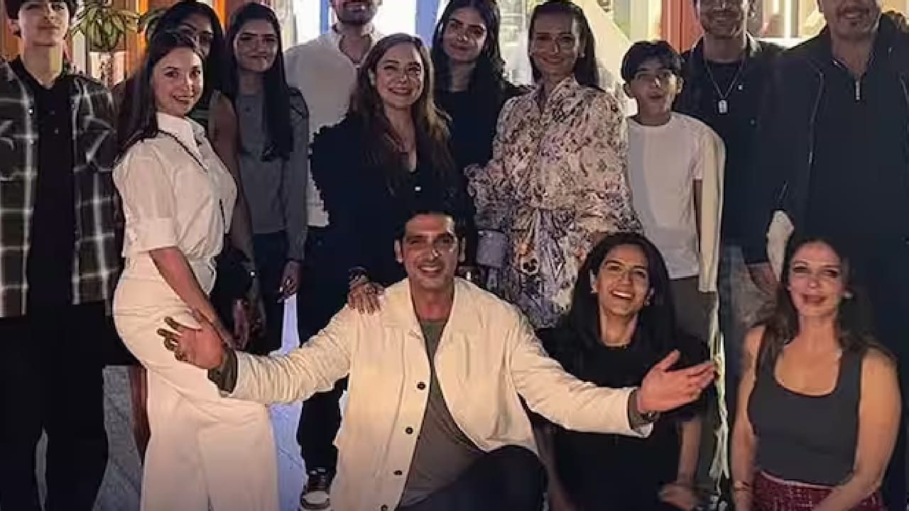 फक्त 1 हिट चित्रपट देणारा अभिनेता, आज 1500 कोटींचा मालक, शाहरुख-सलमानसोबत केलं काम फक्त 1 हिट चित्रपट देणारा अभिनेता, आज 1500 कोटींचा मालक, शाहरुख-सलमानसोबत केलं काम