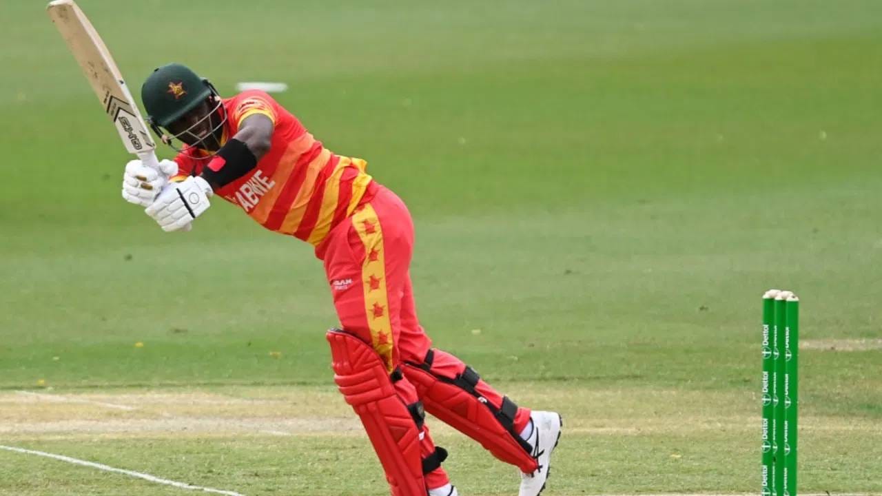 मिल्टन शुंबाच्या जागी ओपनर फलंदाज इनोसेंट काइया याला संघात जागा दिली गेली आहे. सध्या इनोसेंट जबरदस्त फॉर्मात आहे. काइयाने कसोटी आणि वनडे फॉर्मेटमध्ये चांगली कामगिरी केली आहे. (PC-GETTY IMAGES)