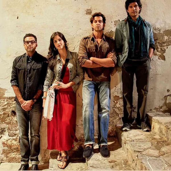 'जिंदगी ना मिलेगी दोबारा' चित्रपटाला 15 वर्ष पूर्ण झाली आहेत. या खास प्रसंगाचे अभय देओलने काही अनसीन फोटो शेअर केलेत. सोबत भावूक कॅप्शनही दिली आहे.