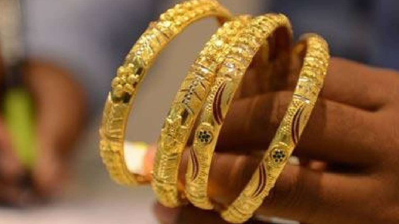 Gold Price Today : मजबूत मागणीमुळे सोनं-चांदीला पुन्हा झळाली, आजचे भाव किती ? Gold Price Today : मजबूत मागणीमुळे सोनं-चांदीला पुन्हा झळाली, आजचे भाव किती ?