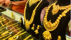 Gold rates in Pakistan : पाकिस्तानमध्ये काय आहेत सोन्याचे दर?.