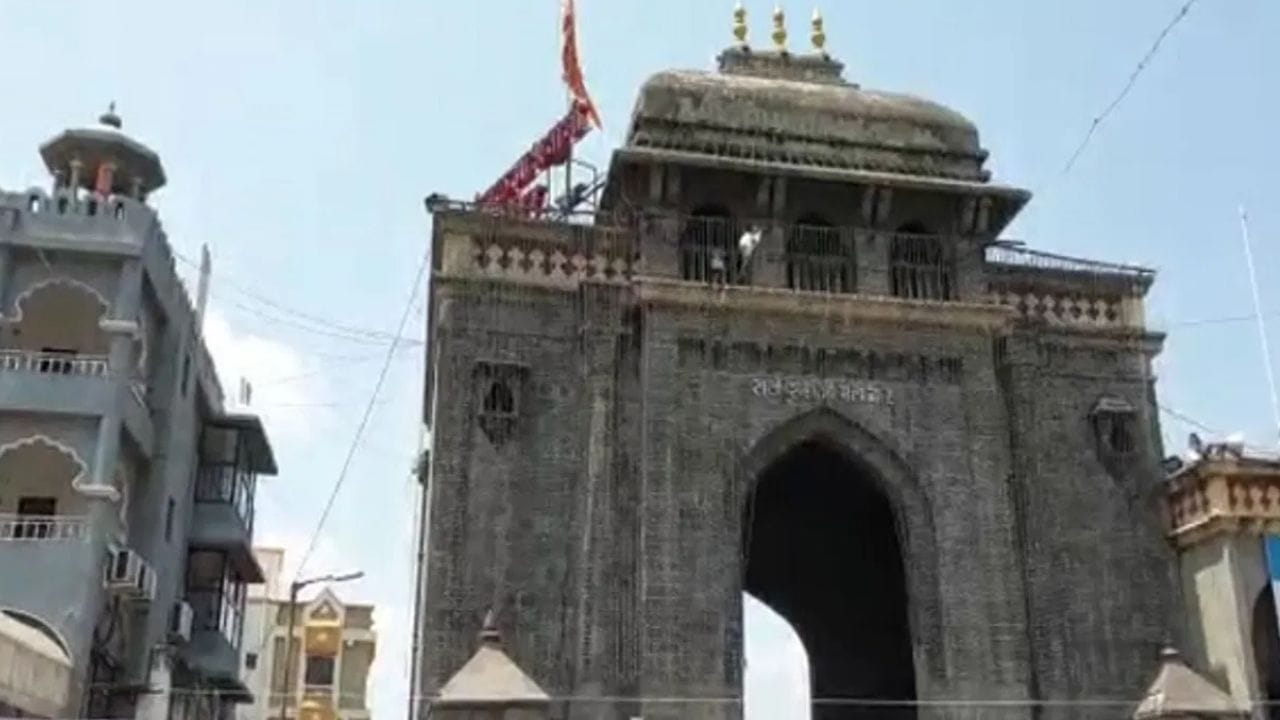 मात्र हा व्हिडीओ जरी व्हायरल होत असला तरी हा व्हिडीओ नेमका कधीचा आहे? तसेच या व्हिडीओमध्ये जो दावा करण्यात आला आहे, तो खरा आहे का? याची अद्याप स्वतंत्रपणे पुष्टी करण्यात आलेली नाहीये.  