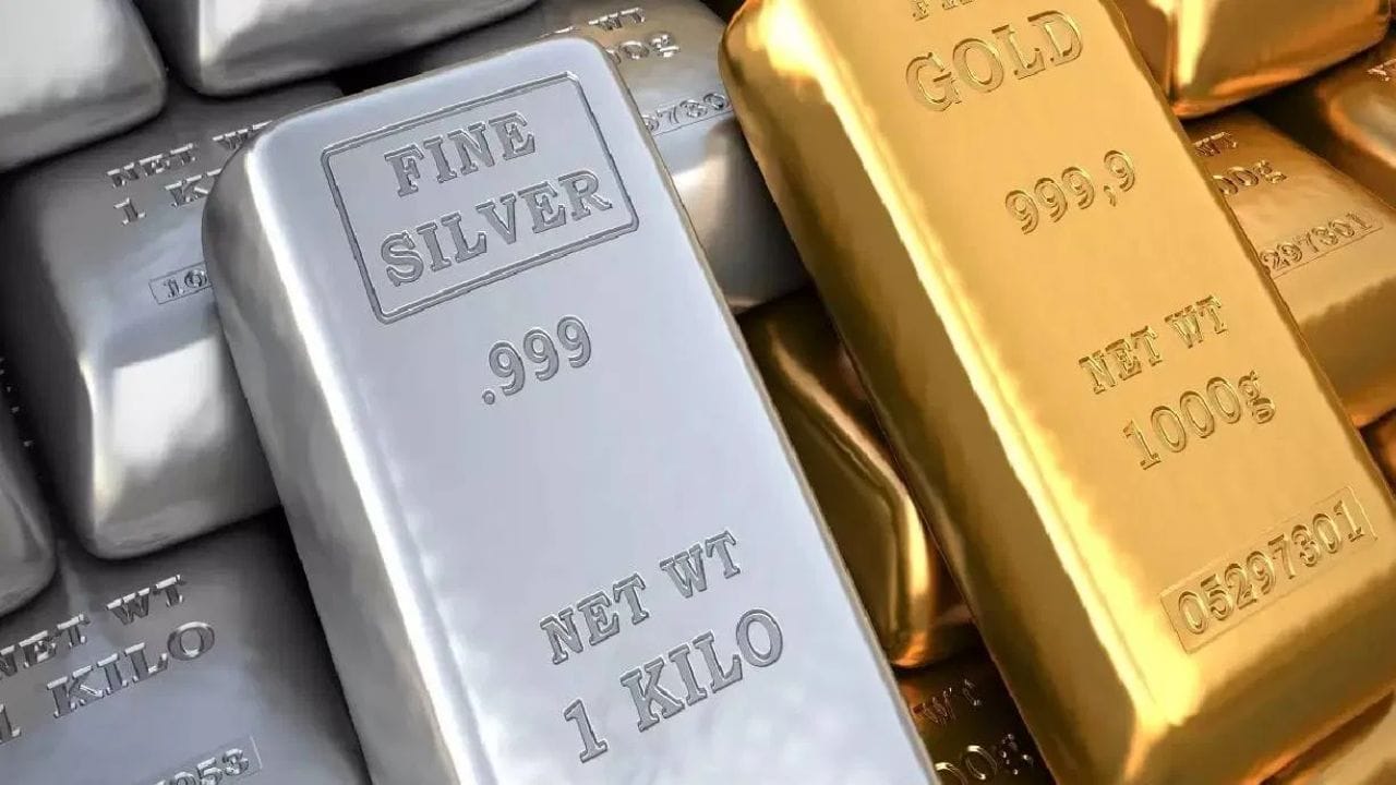दरम्यान गेल्या चार दिवसांमध्ये सोन्याच्या दरात 7 हजार 800 रुपये तर चांदीच्या दरात तब्बल 19 हजार रुपयांची वाढ झाली आहे.