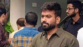 अभिजीत दीपकेकडून काहीतरी शिका! माजी मुख्यमंत्र्यांनी काढली खरडपट्टी.