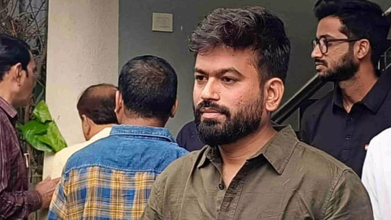 Abhijeet Dipke : अभिजीत दीपकेकडून काहीतरी शिका! माजी मुख्यमंत्र्यांनी काढली नेत्यांची खरडपट्टी Abhijeet Dipke : अभिजीत दीपकेकडून काहीतरी शिका! माजी मुख्यमंत्र्यांनी काढली नेत्यांची खरडपट्टी