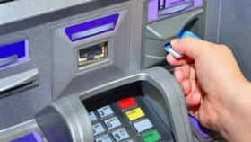 SBI चा कोट्यवधी ग्राहकांना झटका! 1 ऑक्टोबरपासून ATM आणि कॅश विड्रॉव्हल शुल्कात वाढ, पाहा नवीन दर