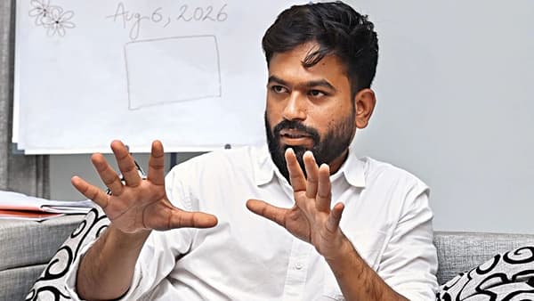 मंत्र्यांच्या मुलांना हेच खायला देता का? अभिजीत दिपके यांचा संताप, शाळेत मुदत संपलेले मसाले..