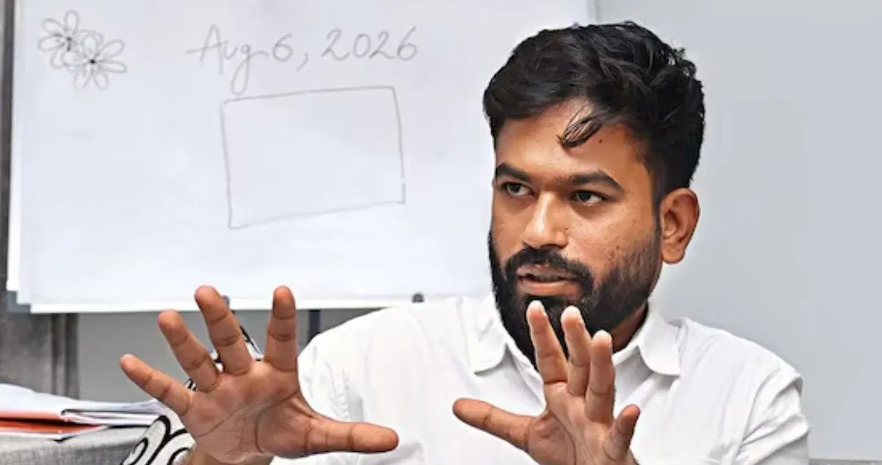 सोशल मीडियावर व्हायरल होणाऱ्या पोस्ट पाहून अभिजीत दीपके यांनी देखील एक पोस्ट केली आहे. त्यांच्या पोस्टने सर्वांचे लक्ष वेधले आहे.