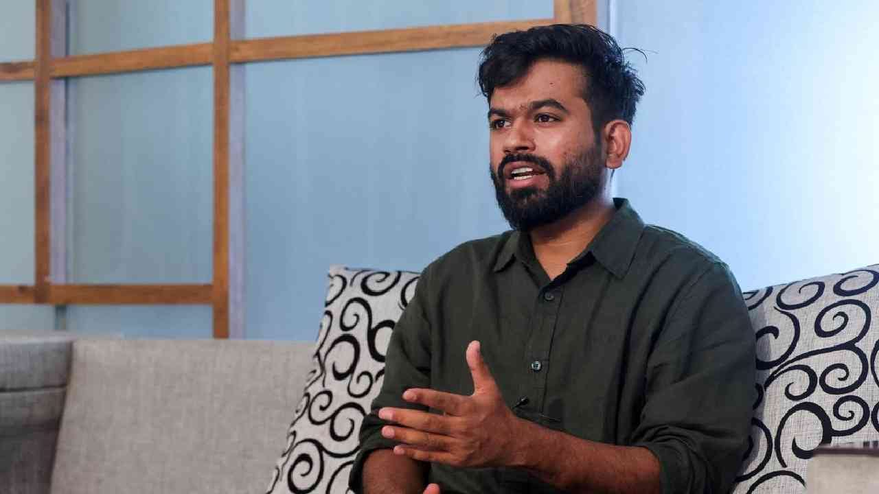 Abhijeet Dipke : अभिजीत यांनी खुर्ची नाकारली आणि..शाळा ठीक करो अभियान सुरु करताना अभिजीत दीपके यांची मन जिंकणारी कृती Abhijeet Dipke : अभिजीत यांनी खुर्ची नाकारली आणि..शाळा ठीक करो अभियान सुरु करताना अभिजीत दीपके यांची मन जिंकणारी कृती