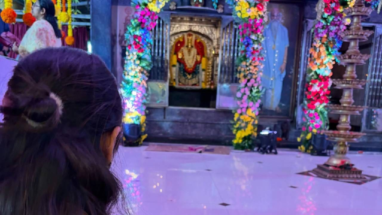 नागपंचमी आणि श्रावणी सोमवारचा एकत्रित योग असल्याने अनेक मंदिरांमध्येही भाविकांची गर्दी पाहायला मिळत आहे.