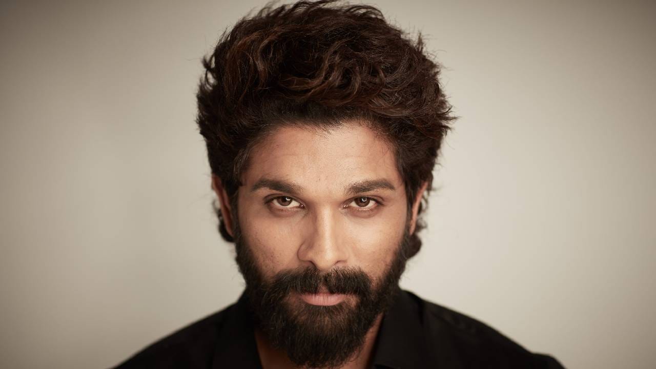 Allu Arjun: अल्लू अर्जुनची मोठी झेप; 'फोर्ब्स इंडिया'च्या कव्हरवर झळकला 'पुष्पा' स्टार Allu Arjun: अल्लू अर्जुनची मोठी झेप; 'फोर्ब्स इंडिया'च्या कव्हरवर झळकला 'पुष्पा' स्टार