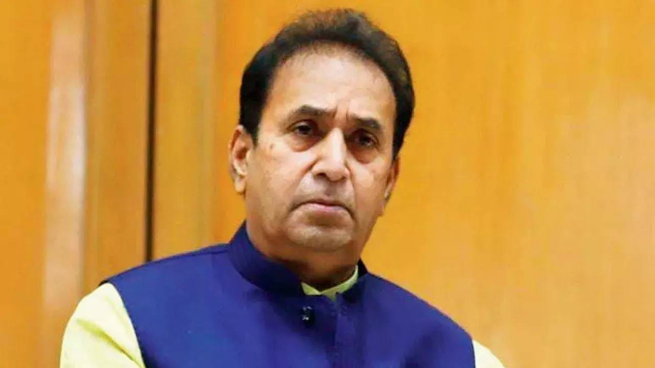 अनिल देशमुख पुन्हा अडचणीत, ईडीला थेट राज्यपालांची परवानगी; काय आहे प्रकरण? देशमुखांचा आरोप काय? अनिल देशमुख पुन्हा अडचणीत, ईडीला थेट राज्यपालांची परवानगी; काय आहे प्रकरण? देशमुखांचा आरोप काय?