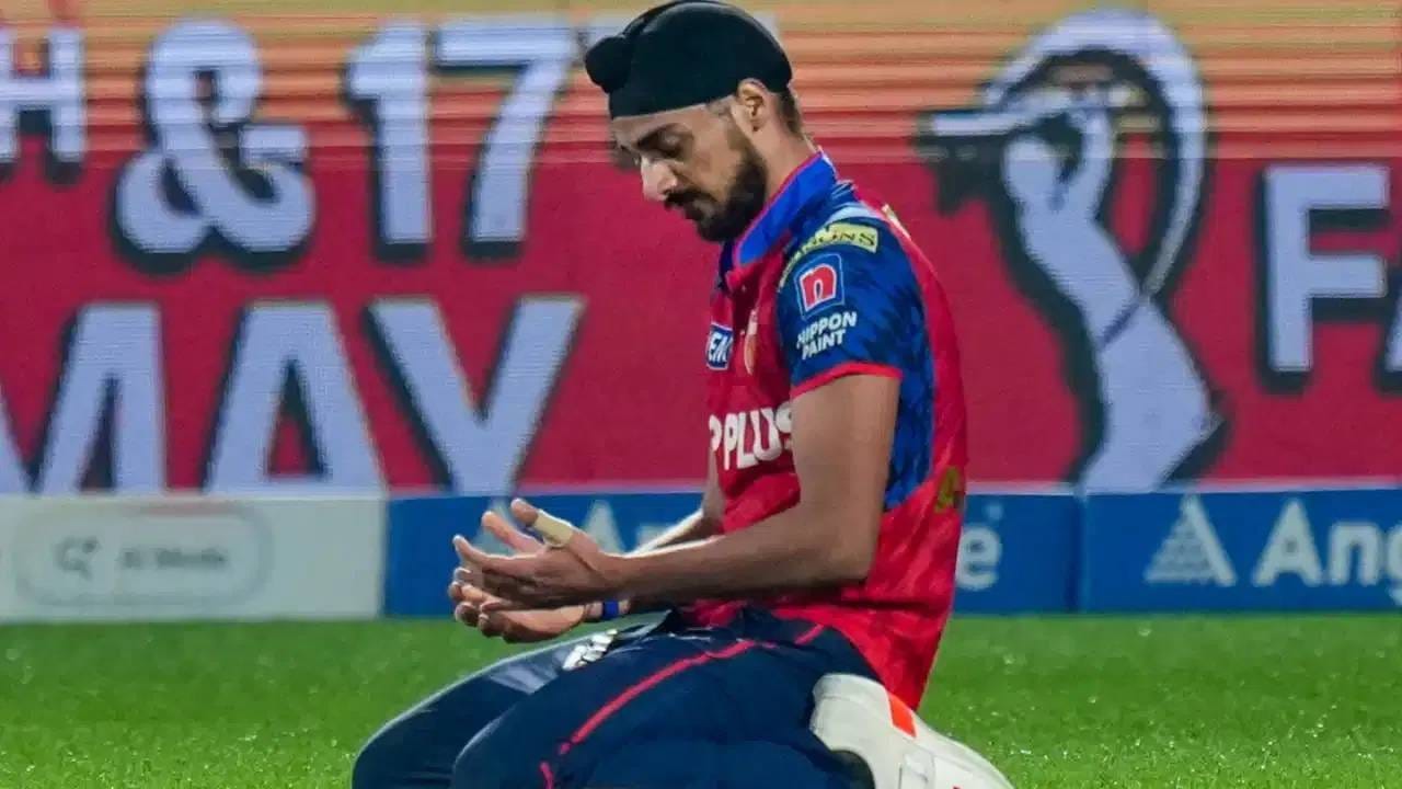 'सॉरी एश भाई...' अर्शदीप सिंगने आर अश्विनची माफी का मागितली? 'सॉरी एश भाई...' अर्शदीप सिंगने आर अश्विनची माफी का मागितली?