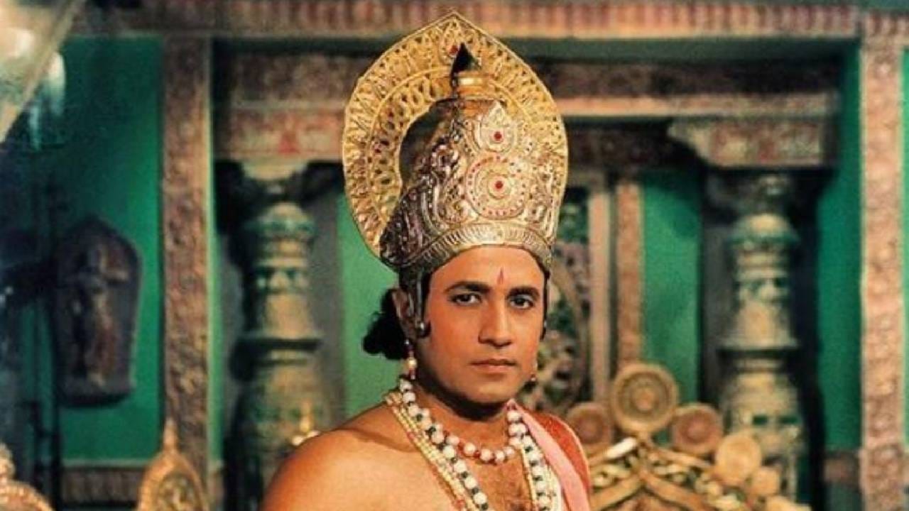रामानंद सागर यांच्या 'रामायण' या मालिकेत प्रभू श्रीराम यांची भूमिका साकारून घराघरात पूजनीय ठरलेले अभिनेते अरुण गोविल आता पुन्हा एकदा पडद्यावर रामायणाची गाथा साकारत आहेत. मात्र यावेळी ते श्रीराम यांच्या भूमिकेत नव्हे तर राजा दशरथ यांच्या भूमिकेत आहेत.