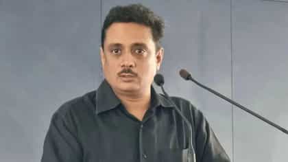 ठाकरे अन्यायग्रस्त राजकीय नेते वाटतात, असीम सरोदेंचं विधान चर्चेत.