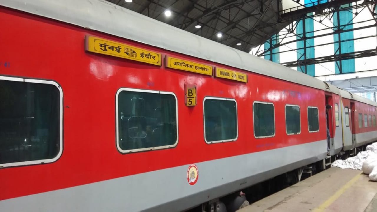 एक्स्प्रेसने प्रवास ठरतोय धोक्याचा! त्या पोस्टनंतर खळबळ, संशयित प्रवासी मुंबईत अन्... एक्स्प्रेसने प्रवास ठरतोय धोक्याचा! त्या पोस्टनंतर खळबळ, संशयित प्रवासी मुंबईत अन्...