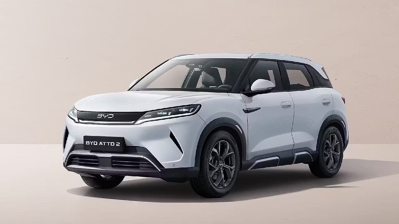 Maruti e-Vitara ला टक्कर देण्यासाठी सज्ज होतेय BYD Atto 2; पाहा कधी होणार लाँच आणि काय आहेत फीचर्स Maruti e-Vitara ला टक्कर देण्यासाठी सज्ज होतेय BYD Atto 2; पाहा कधी होणार लाँच आणि काय आहेत फीचर्स