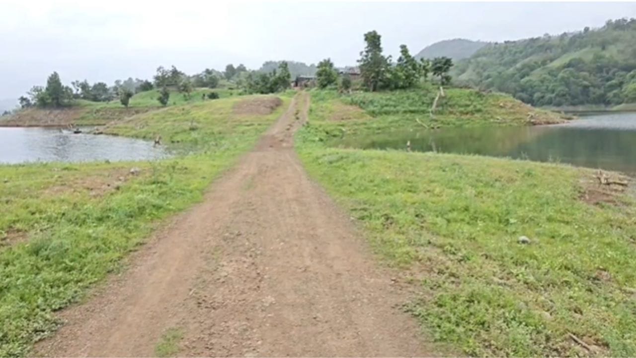 खेळ मांडला, 33 गावांनी जमिनी दिल्या, आता बघताहेत वाट.. खेळ मांडला, 33 गावांनी जमिनी दिल्या, आता बघताहेत वाट..