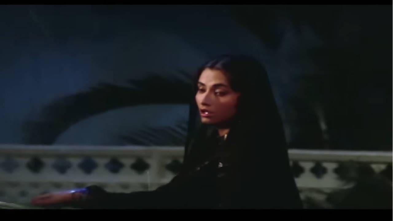 अखेर त्यांच्या आग्रहाला मान देण्यात आला आणि गाणं त्यांच्या आवाजात रेकॉर्ड करण्याचा निर्णय झाला. मात्र, रवी यांनी आशा भोसले यांच्यासाठी तयार केलेल्या मूळ पट्टीत सलमा आगा यांना गाणं काहीसे अवघड जात होते. त्यामुळे गाण्याच्या सुरांमध्ये आवश्यक ते बदल करण्यात आले.