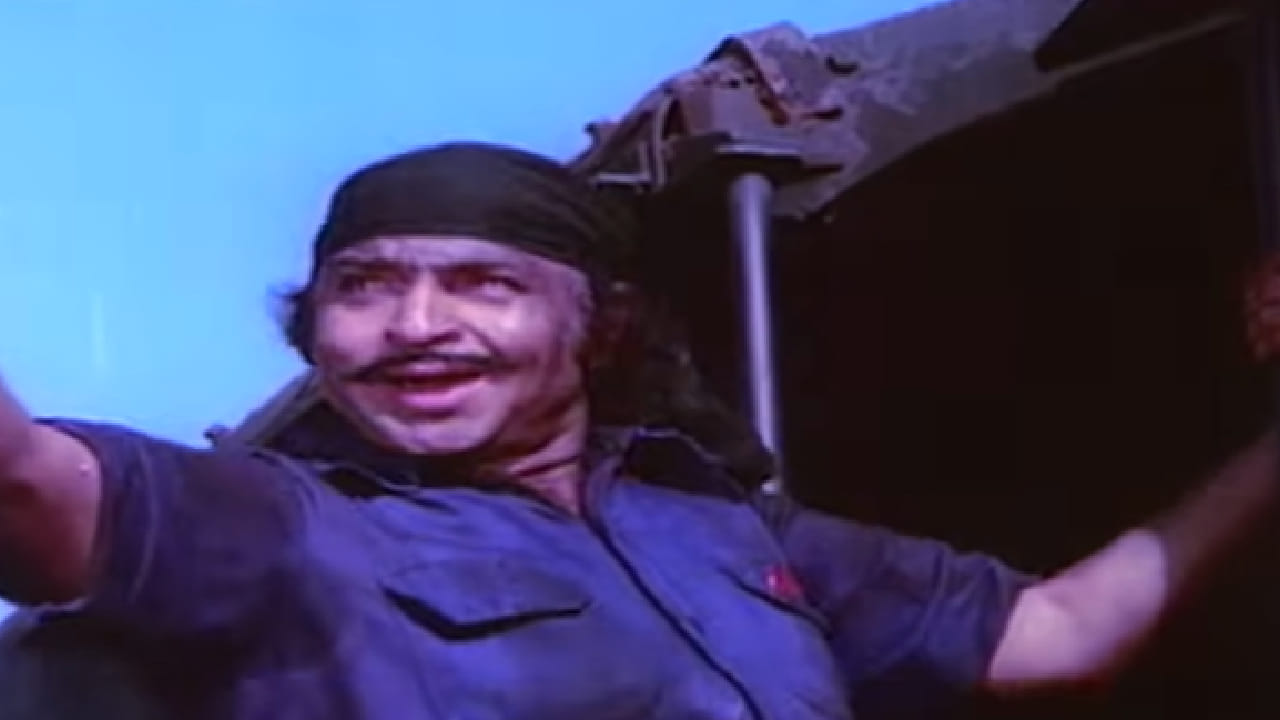 बॉलिवूडमध्ये दरवर्षी शेकडो चित्रपट प्रदर्शित होतात आणि हजारो गाणी प्रेक्षकांच्या भेटीला येतात. मात्र प्रत्येक चित्रपट किंवा प्रत्येक गाणं प्रेक्षकांच्या मनावर अधिराज्य गाजवेलच असे नाही. काही चित्रपट बॉक्स ऑफिसवर अपेक्षित यश मिळवू शकत नाहीत पण त्यातील एखादे गाणं काळाच्या कसोटीवर उतरून अजरामर ठरते. 