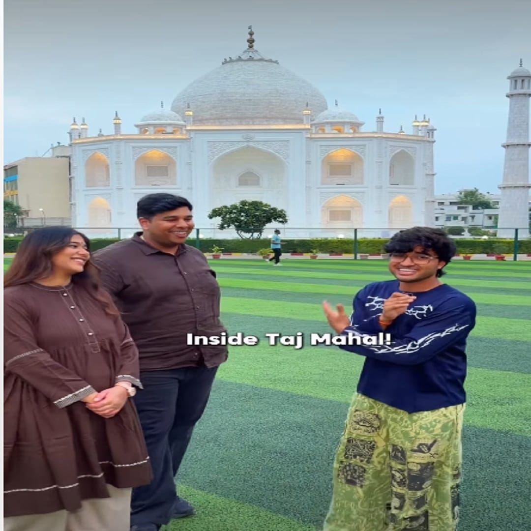 आनंद प्रकाश चौकसे यांच्या पत्नी एकदा म्हणालेल्या ताजमहाल किती सुंदर आहे. पत्नी फक्त बोलली, पण आनंद यांनी पत्नीची मोठी इच्छा पूर्ण केली...  सांगायचं झालं तर, 2021 मध्ये महाल बांधण्यास सुरुवात झाली आणि 2025 मध्ये महाल पूर्ण झालं... जे सेम टू सेम ताजमहालासारखं आहे.  