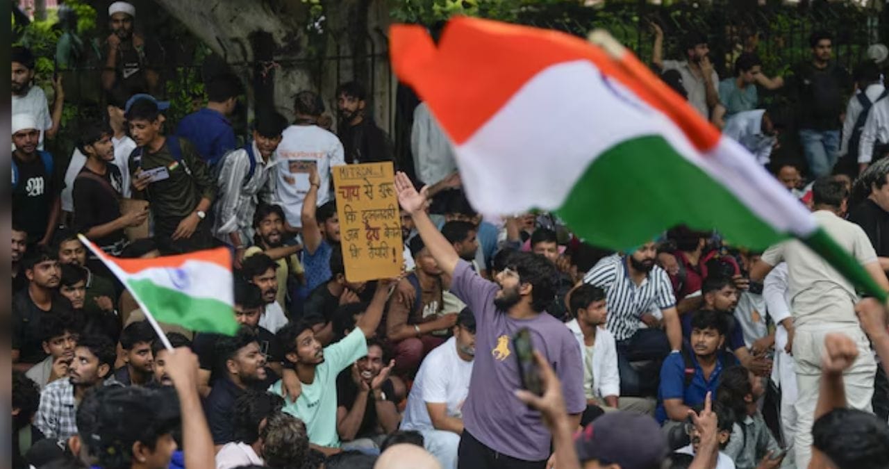 भाजप कार्यकर्त्यांचा घरात घुसून हल्ला; कॉक्रोच जनता पार्टीच्या स्वयंसेवकाच्या वडिलांचा मृत्यू भाजप कार्यकर्त्यांचा घरात घुसून हल्ला; कॉक्रोच जनता पार्टीच्या स्वयंसेवकाच्या वडिलांचा मृत्यू