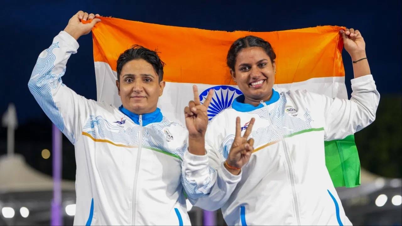 कॉमनवेल्थ गेम्स 2026 स्पर्धेतील दुसरं सुवर्णपदक शर्मिला ढाणकरने पटकावलं. तिने पॅरा एथलेटिक्समधील महिलांच्या शॉट पुट एफ 57 प्रकारात सुवर्णपदकाची कमाई केली. महिला गोळाफेक स्पर्धेत 9.81  मीटर अंतरावर गोळा फेकून सुवर्णपदकावर नाव कोरले.  पॅरा एथलेटिक्समध्ये सुवर्ण जिंकणारी पहिली भारतीय महिला बनली. (Photo: PTI)