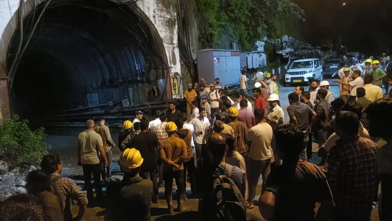 मोठी बातमी! चमोली बोगद्यात मोठी दुर्घटना, 19 मजूर अडकले, रेस्क्यू ऑपरेशन सुरू मोठी बातमी! चमोली बोगद्यात मोठी दुर्घटना, 19 मजूर अडकले, रेस्क्यू ऑपरेशन सुरू