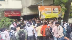 हायकोर्टाच्या लिपिक पदाच्या परीक्षेत गडबड, परीक्षा केंद्रावर गोंधळ.