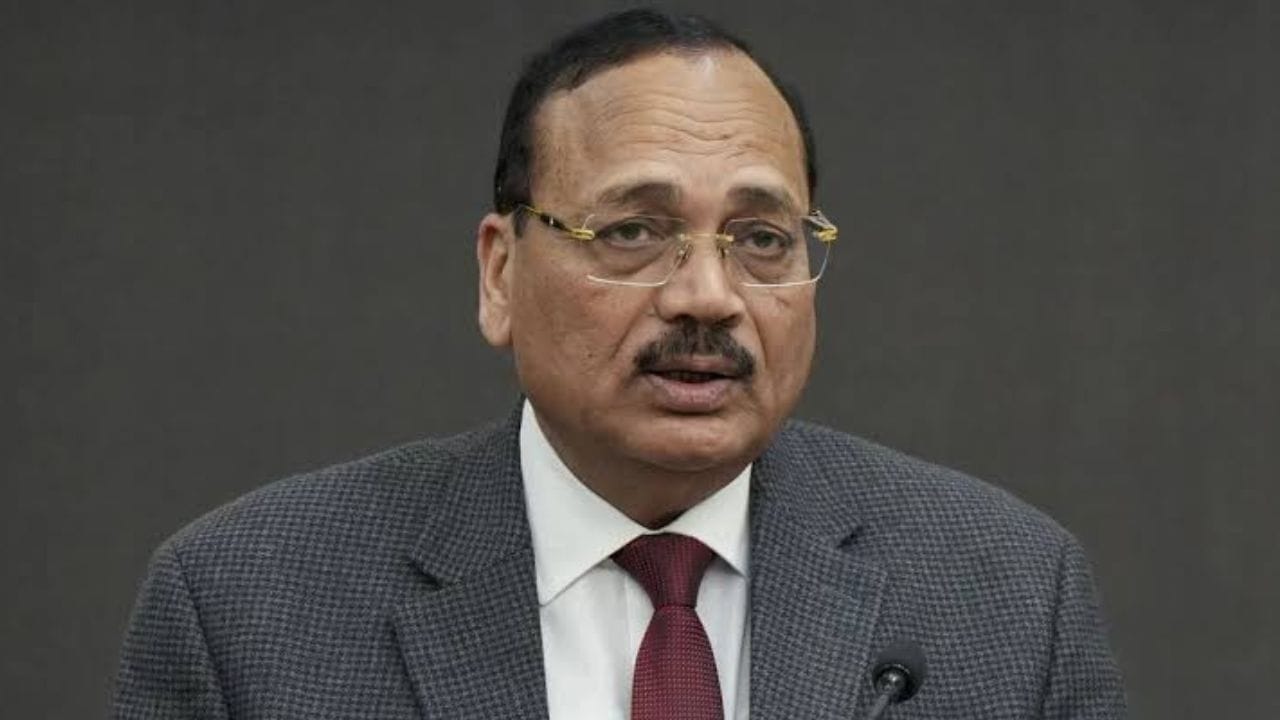 मुंबईतील दीक्षांत समारंभात सरन्यायाधीश सूर्यकांत मुख्य अतिथी नसणार, मोठा निर्णय, विद्यार्थ्यांच्या.. मुंबईतील दीक्षांत समारंभात सरन्यायाधीश सूर्यकांत मुख्य अतिथी नसणार, मोठा निर्णय, विद्यार्थ्यांच्या..