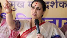 Chitra Wagh : चित्रा वाघ यांनी विजय वडेट्टीवारांची काढली अक्कल, हे तुमच्या नीच..मनाल लागतील असे शब्द वापरले